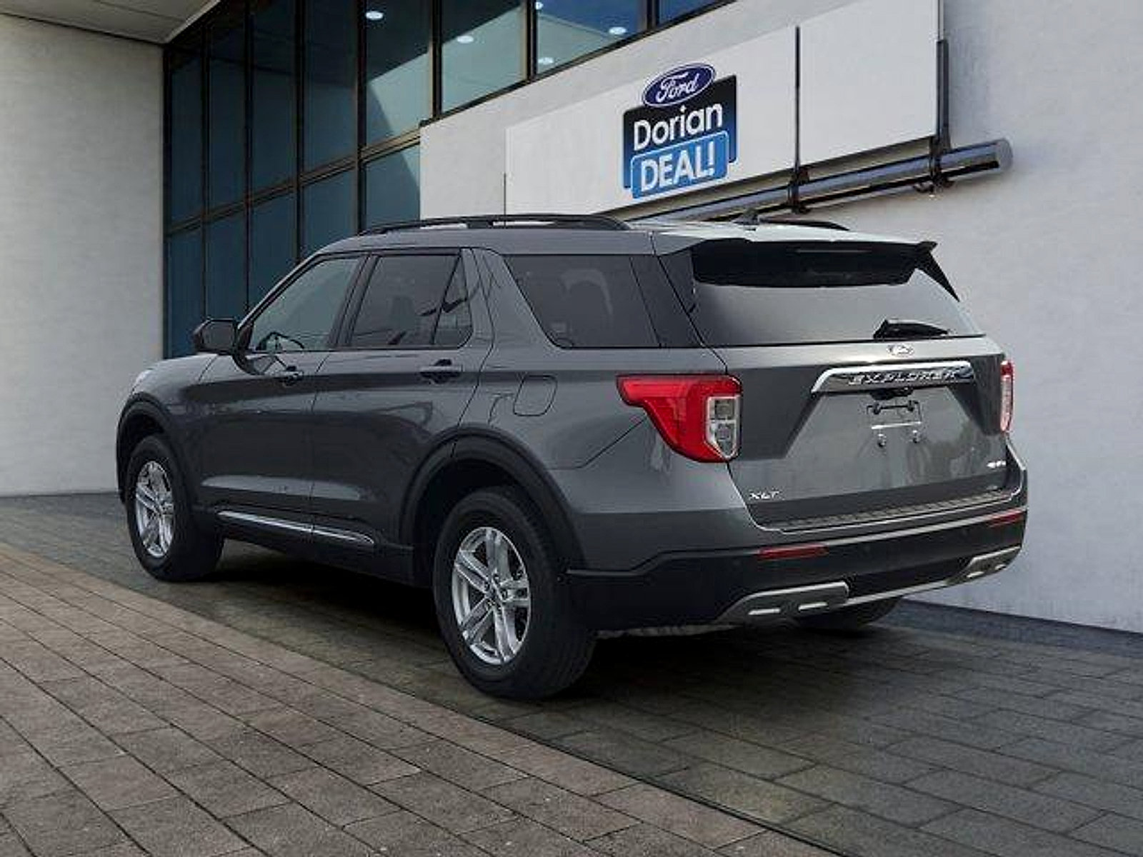 Certified 2023 Ford Explorer XLT w/ Equipment Group 202A AWD/4WD image 5