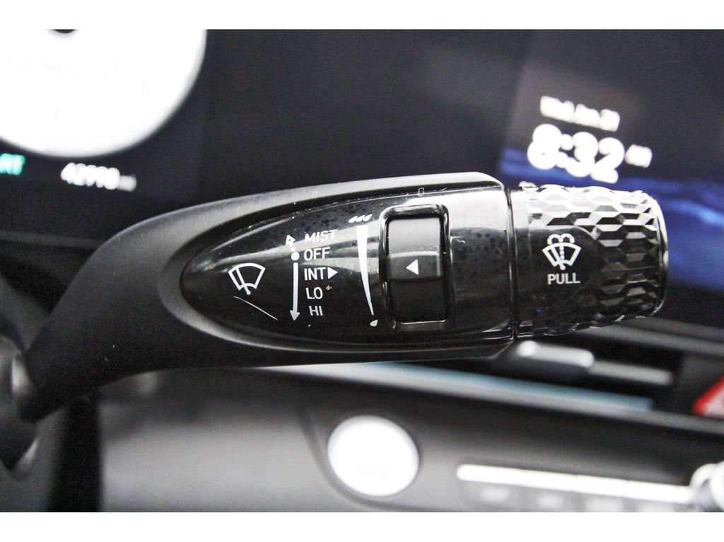 Used 2024 Hyundai Elantra SEL image 17