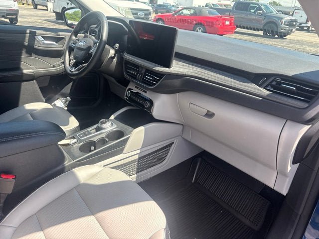 Certified 2023 Ford Escape Platinum AWD/4WD image 17