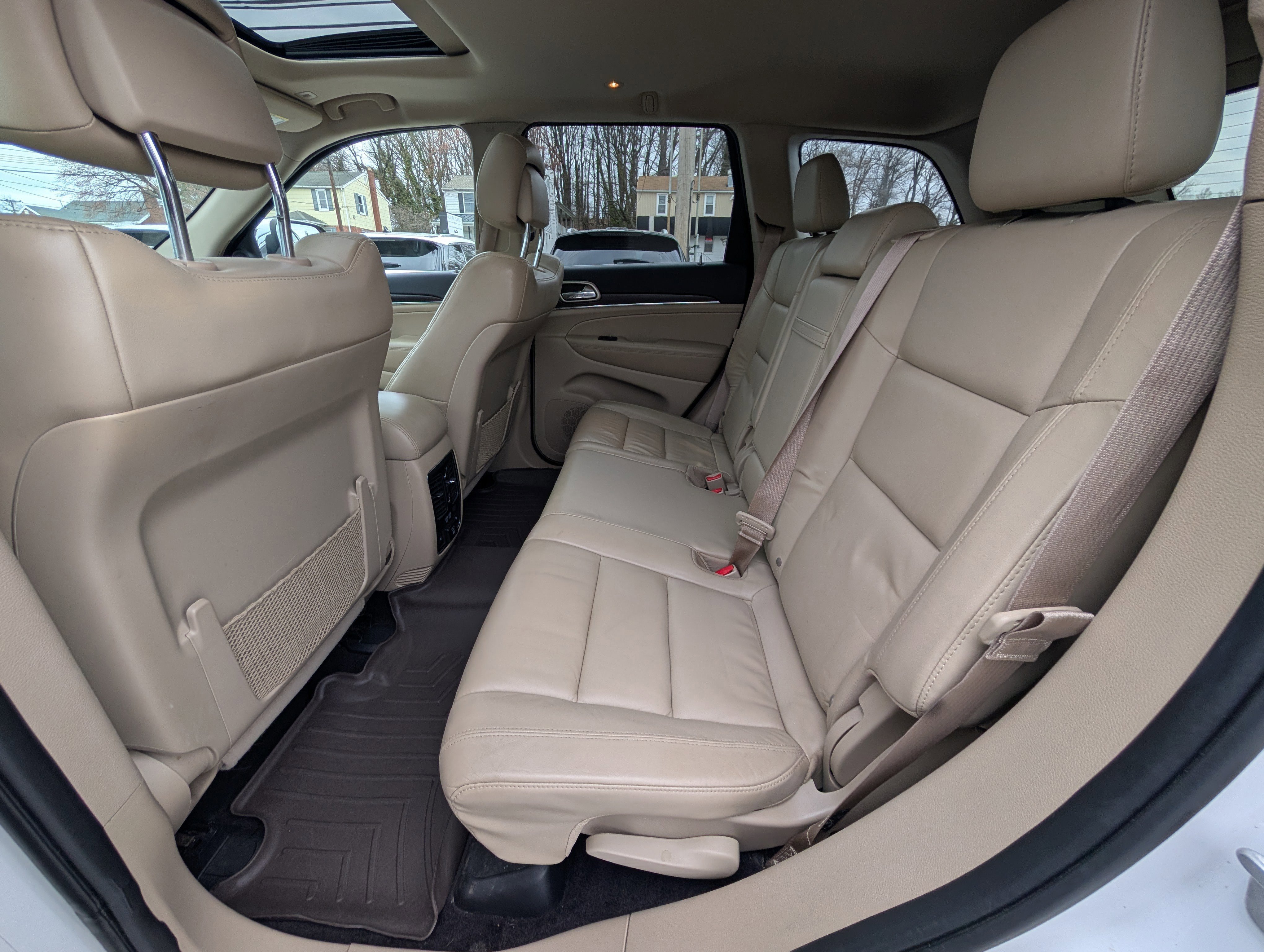 Used 2017 Jeep Grand Cherokee Limited image 16