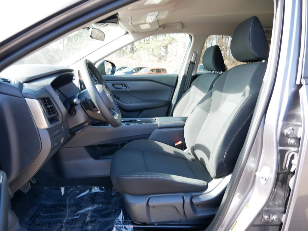 Used 2024 Nissan Rogue S FWD image 14
