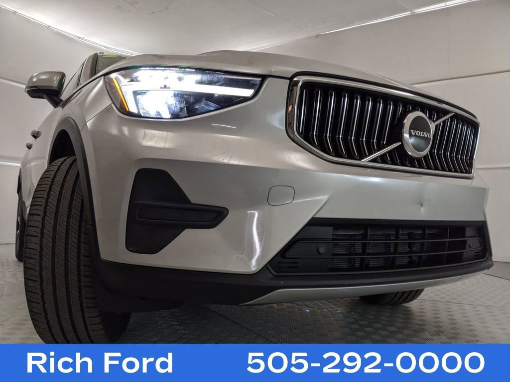 Used 2024 Volvo XC40 B5 Core image 21