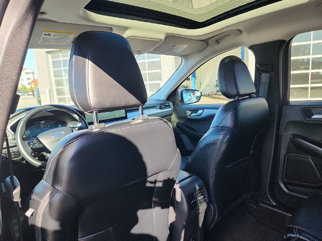 Certified 2025 Ford Escape Platinum AWD/4WD image 24