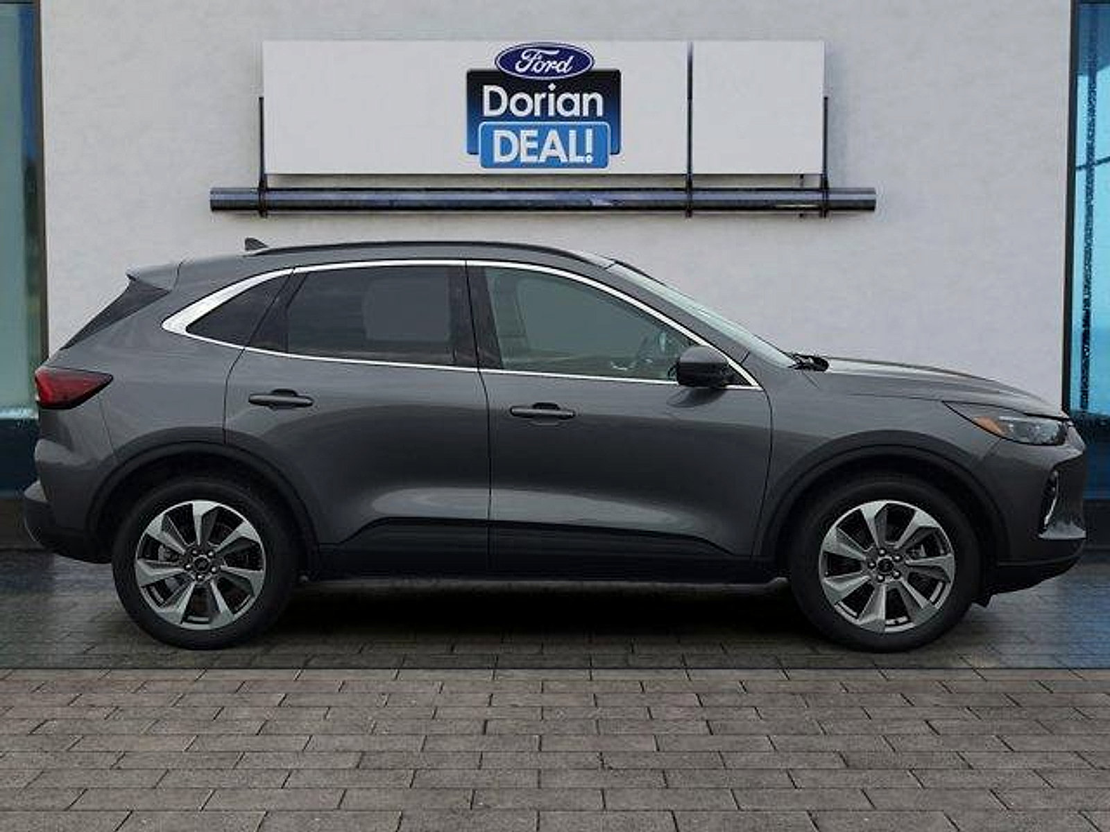 Certified 2023 Ford Escape Platinum AWD/4WD image 2