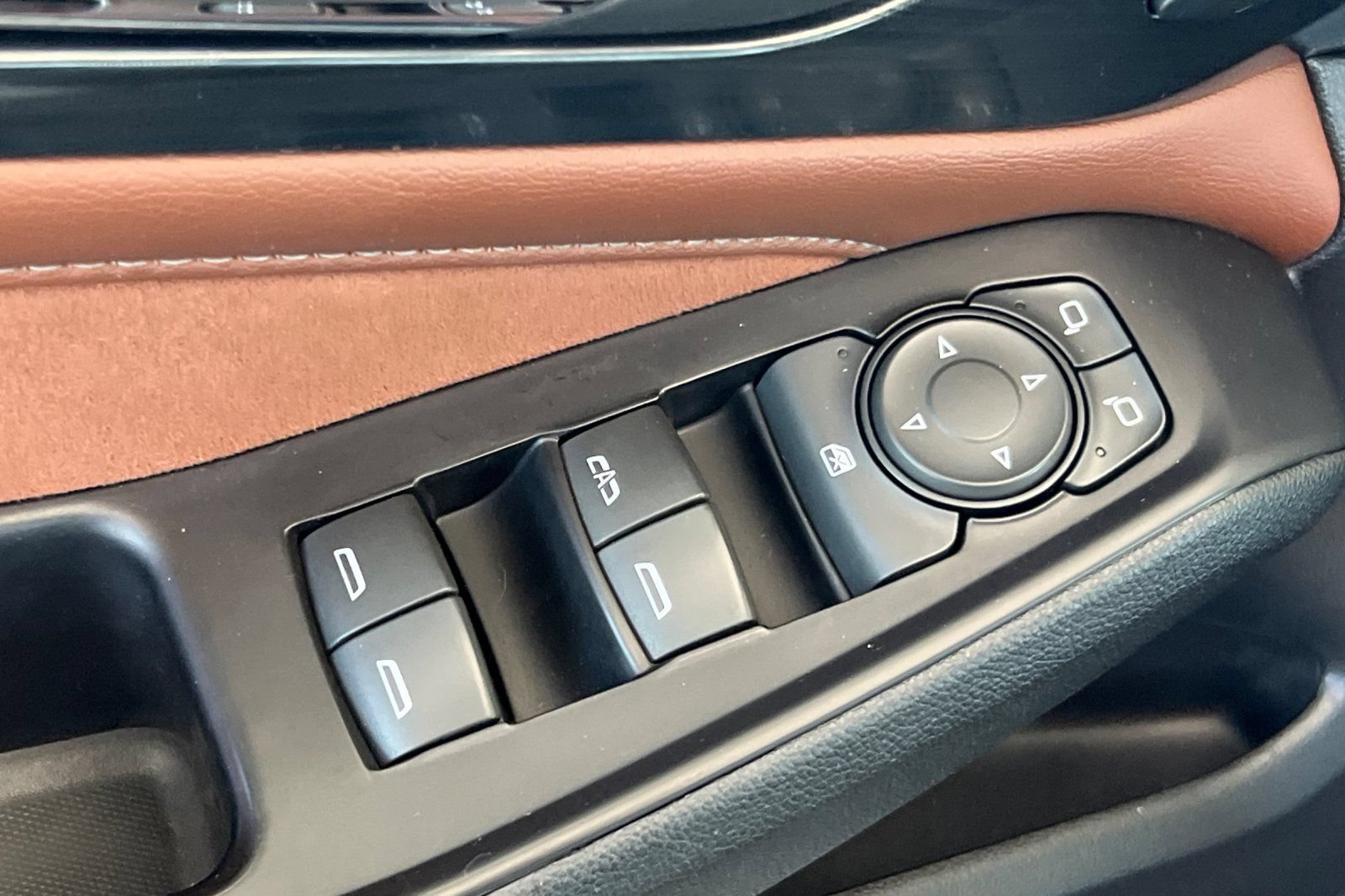 Used 2018 Chevrolet Traverse High Country AWD/4WD image 17