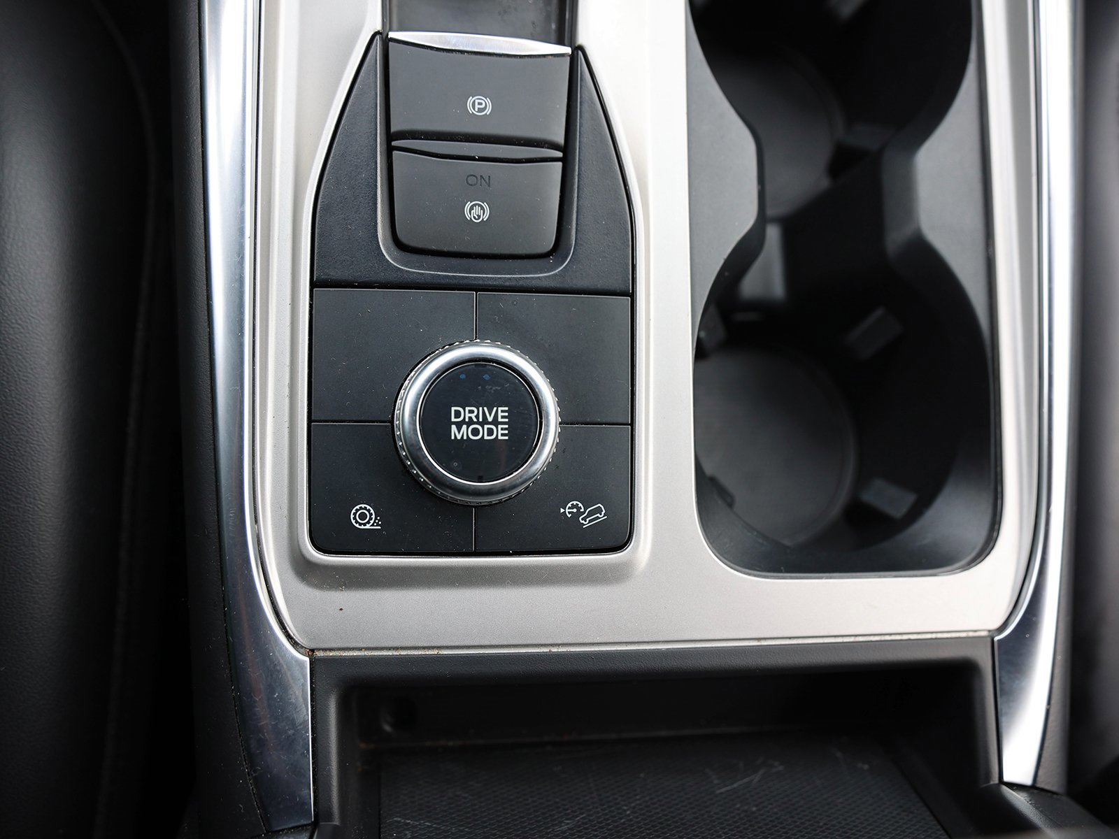 Certified 2022 Ford Explorer XLT w/ Equipment Group 202A image 36