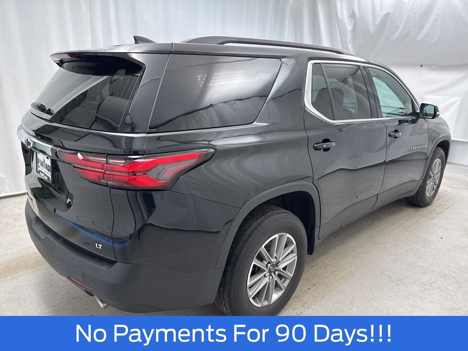 Used 2022 Chevrolet Traverse LT image 2