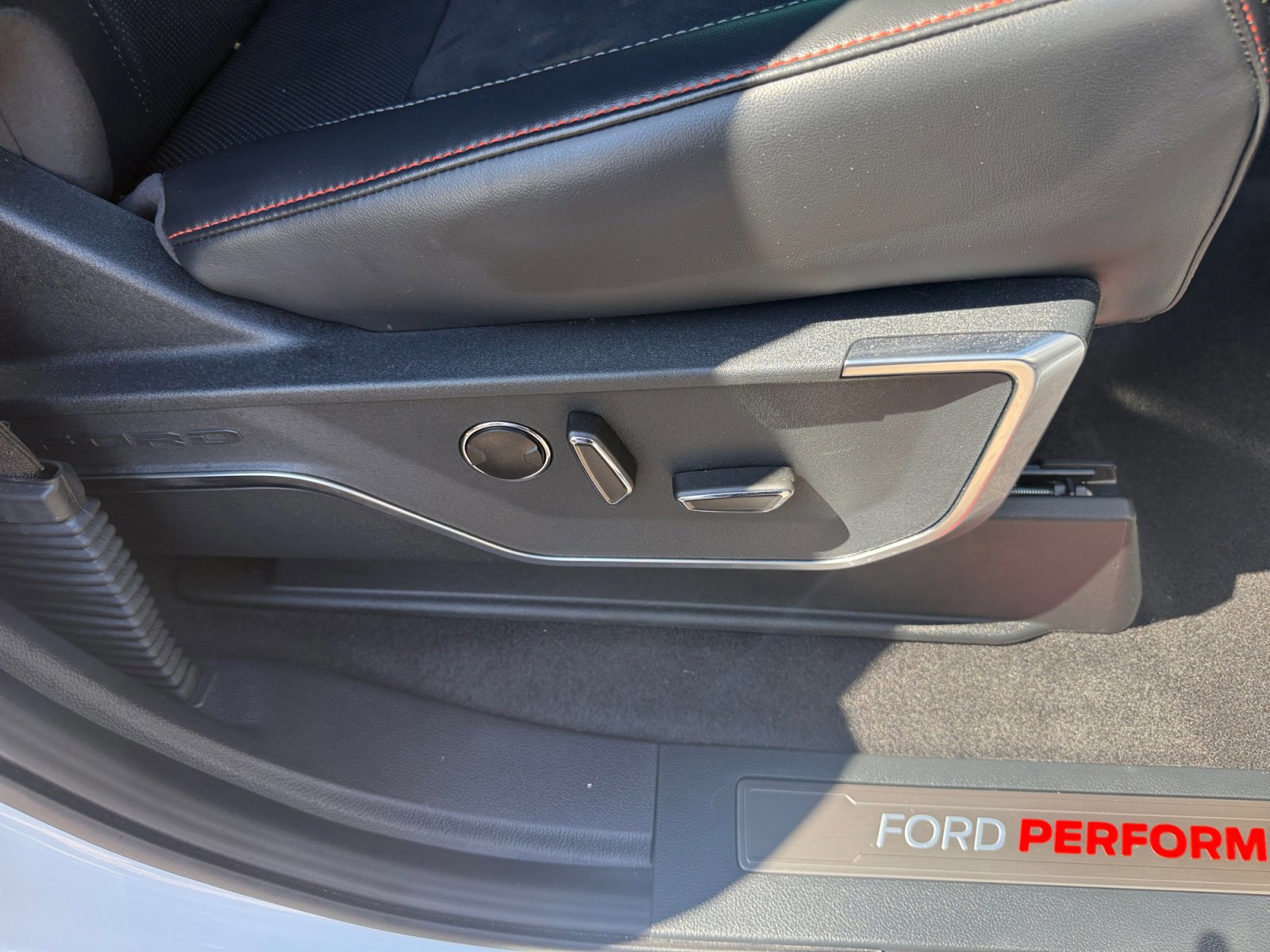 Certified 2025 Ford F150 Raptor image 31