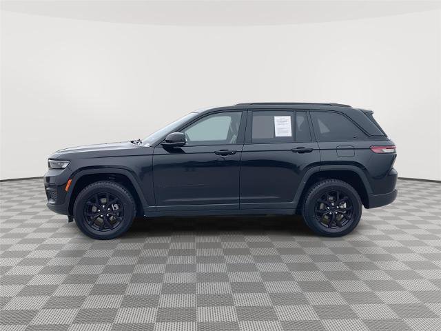 Used 2024 Jeep Grand Cherokee Laredo AWD/4WD image 2