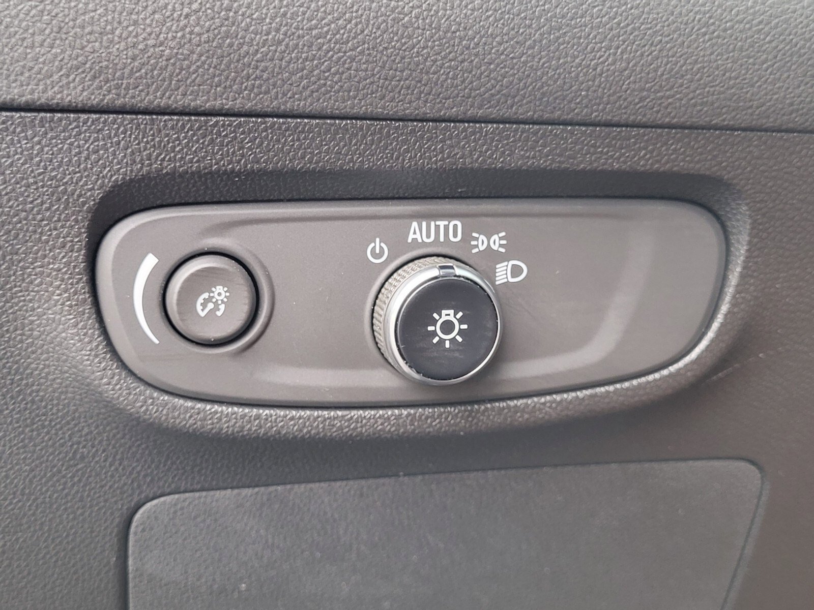 Used 2025 Buick Encore GX Preferred FWD image 23