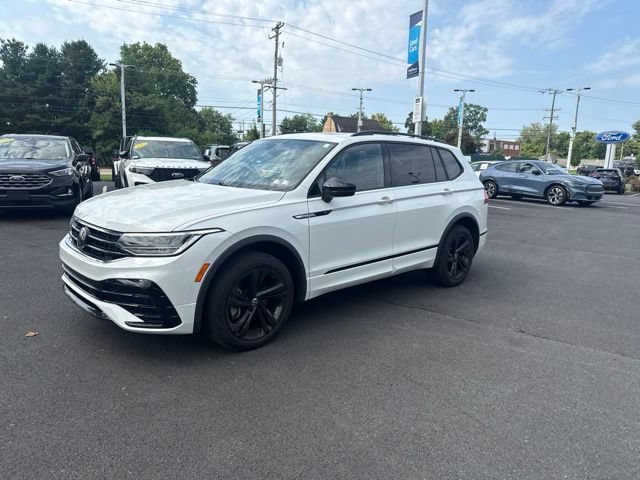 Used 2024 Volkswagen Tiguan SE R-Line AWD/4WD image 3