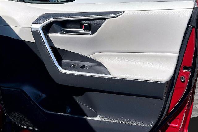 Used 2020 Toyota RAV4 XLE w/ Convenience Package FWD image 24