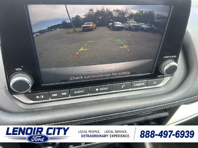 Used 2024 Nissan Rogue SV AWD/4WD image 12