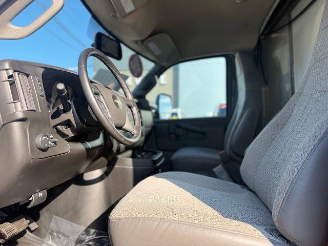 Used 2022 Chevrolet Express 3500 w/ Power Convenience Package RWD image 16