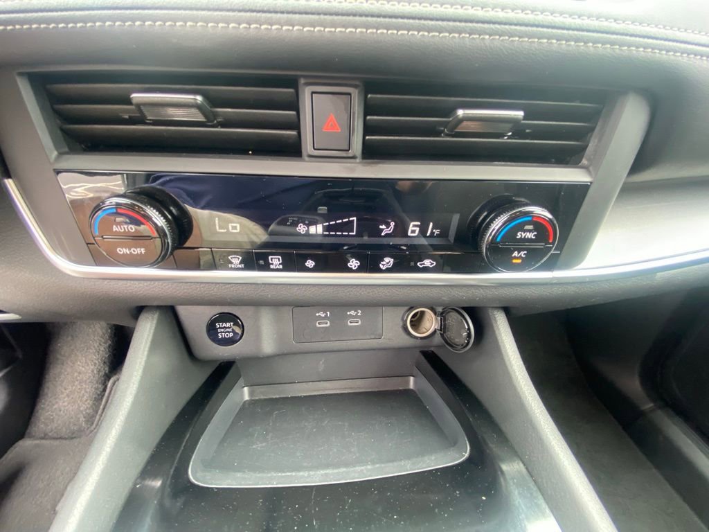 Used 2025 Nissan Rogue SV FWD image 17