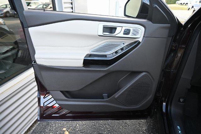 Certified 2022 Ford Explorer Platinum w/ Equipment Group 601A image 22