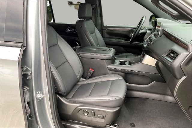 Used 2023 Chevrolet Tahoe Z71 w/ Luxury Package AWD/4WD image 8