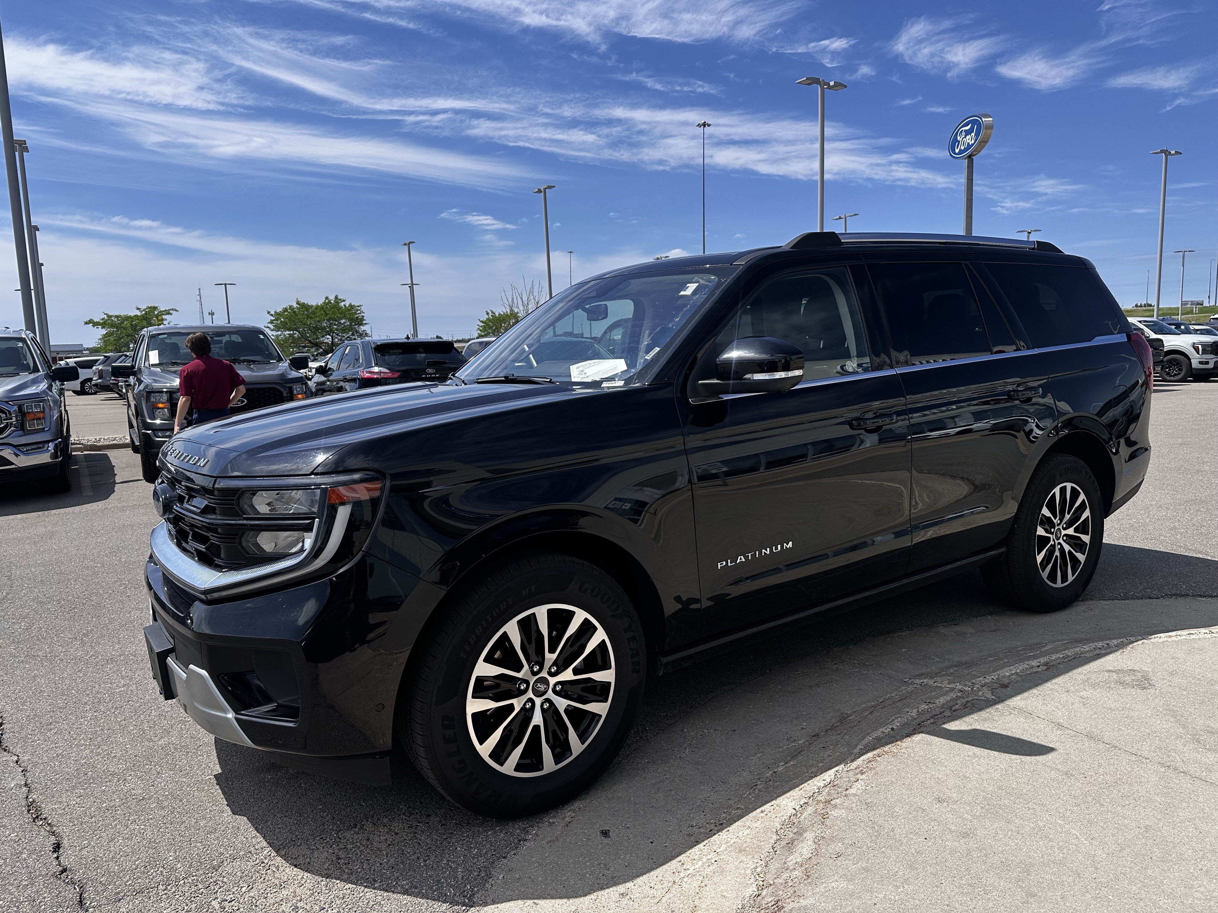 Certified 2025 Ford Expedition Platinum AWD/4WD image 2