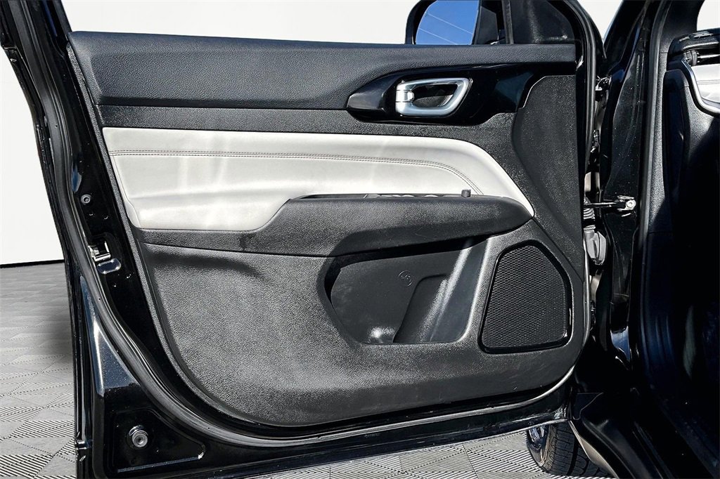 Used 2023 Jeep Compass Limited image 23