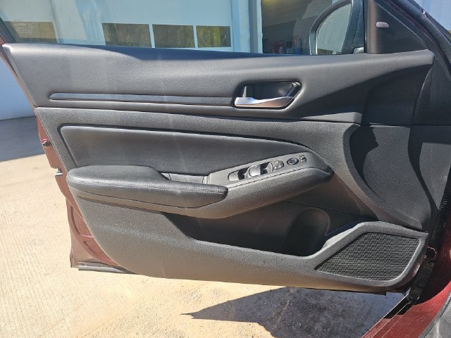 Used 2025 Nissan Altima 2.5 SV FWD image 26