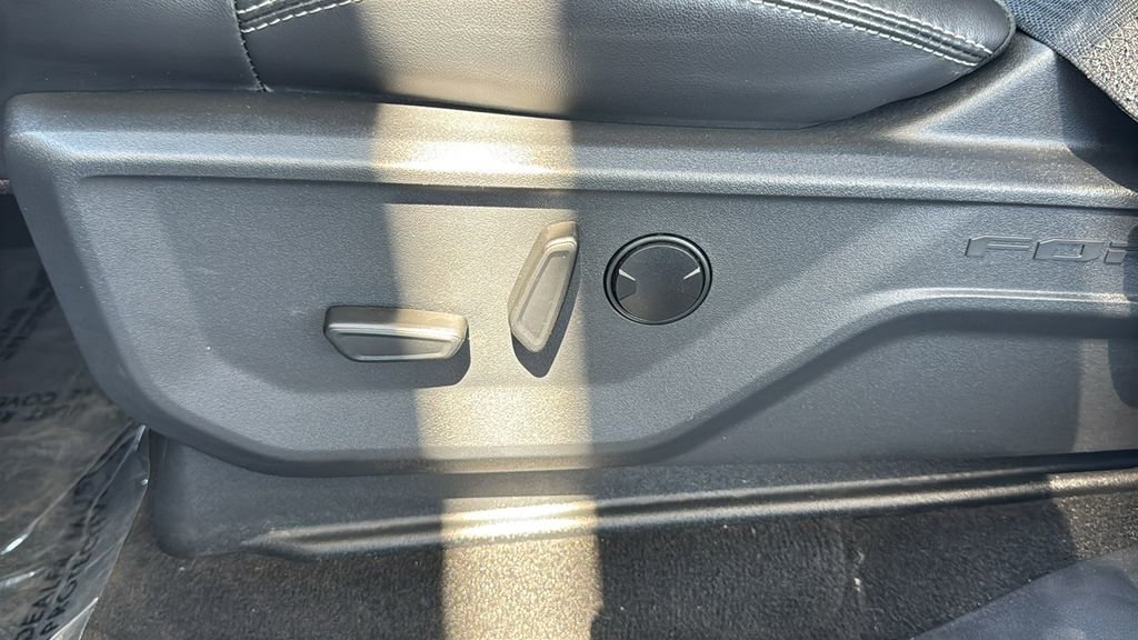 Certified 2025 Ford Expedition Platinum image 21