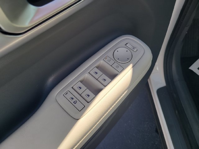 Used 2025 Hyundai Santa Fe SEL FWD image 11