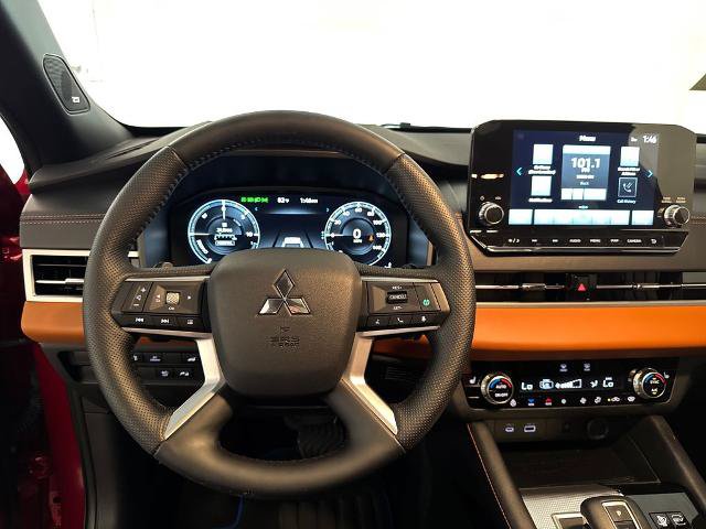 Used 2025 Mitsubishi Outlander 4WD Plug-In Hybrid image 7