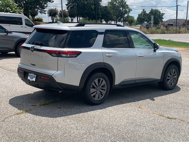 Used 2025 Nissan Pathfinder SV FWD image 5