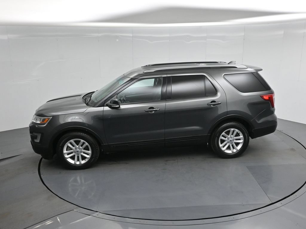 Certified 2017 Ford Explorer XLT w/ Equipment Group 202A FWD image 44