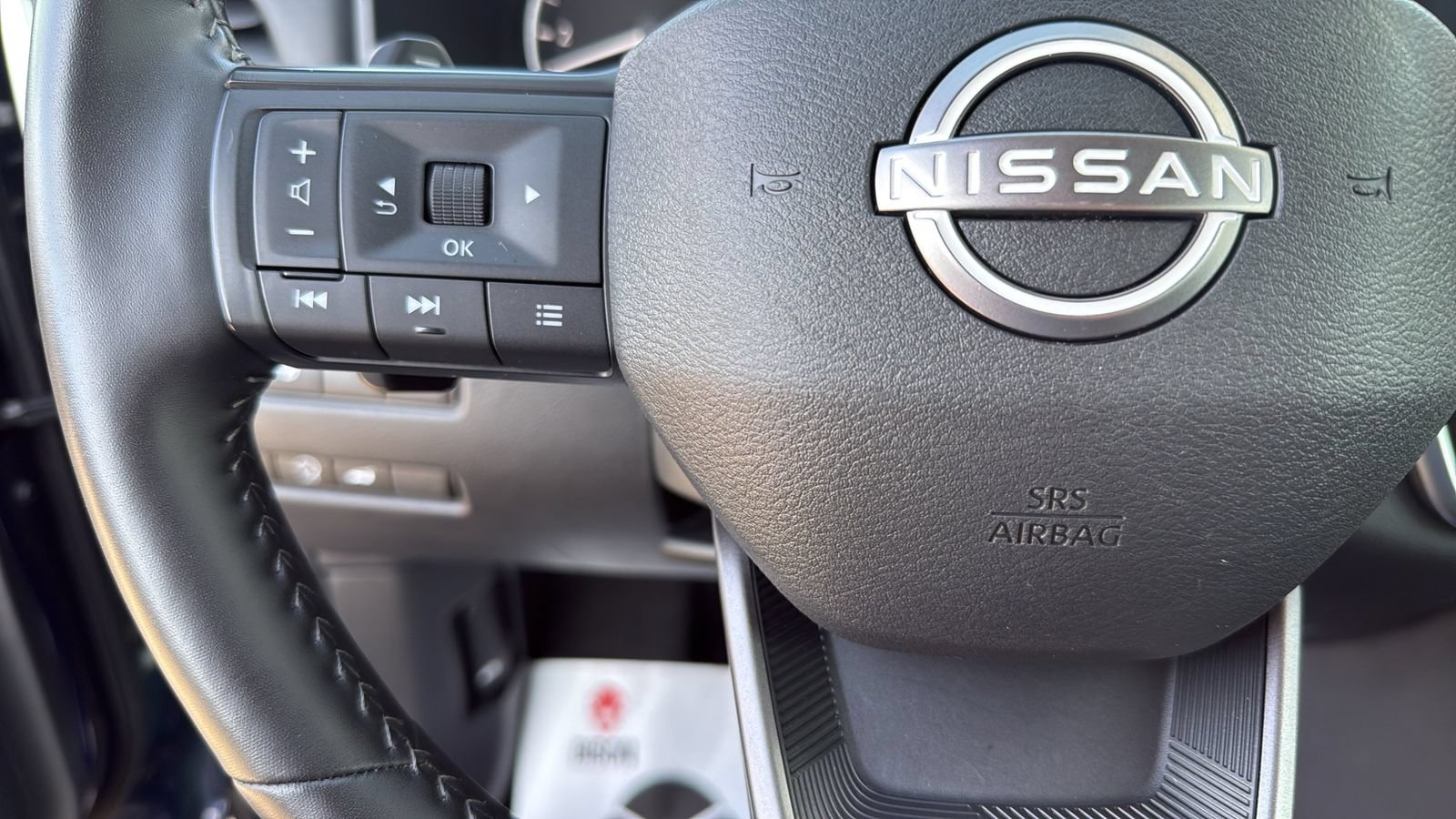 Used 2025 Nissan Rogue SV FWD image 17