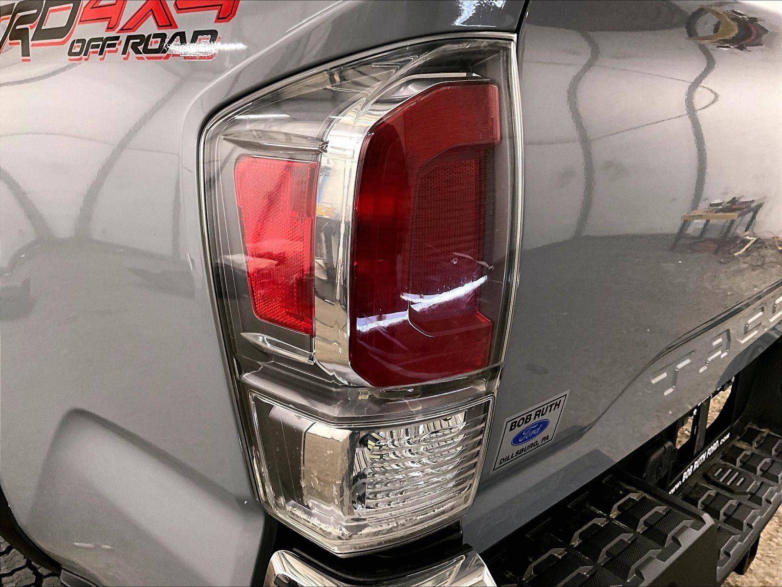 Used 2020 Toyota Tacoma TRD Off-Road AWD/4WD image 28