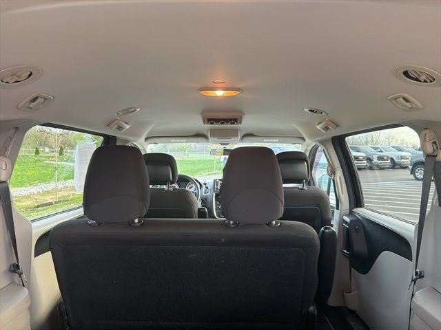 Used 2018 Dodge Grand Caravan SE FWD image 13
