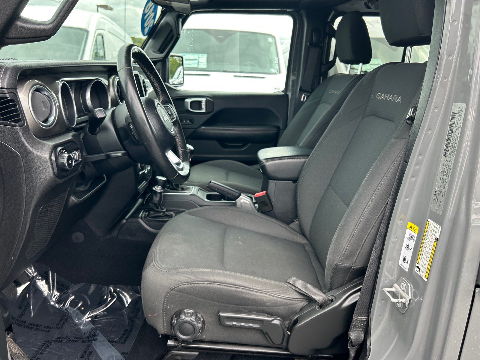 Used 2018 Jeep Wrangler Unlimited Sahara AWD/4WD image 8
