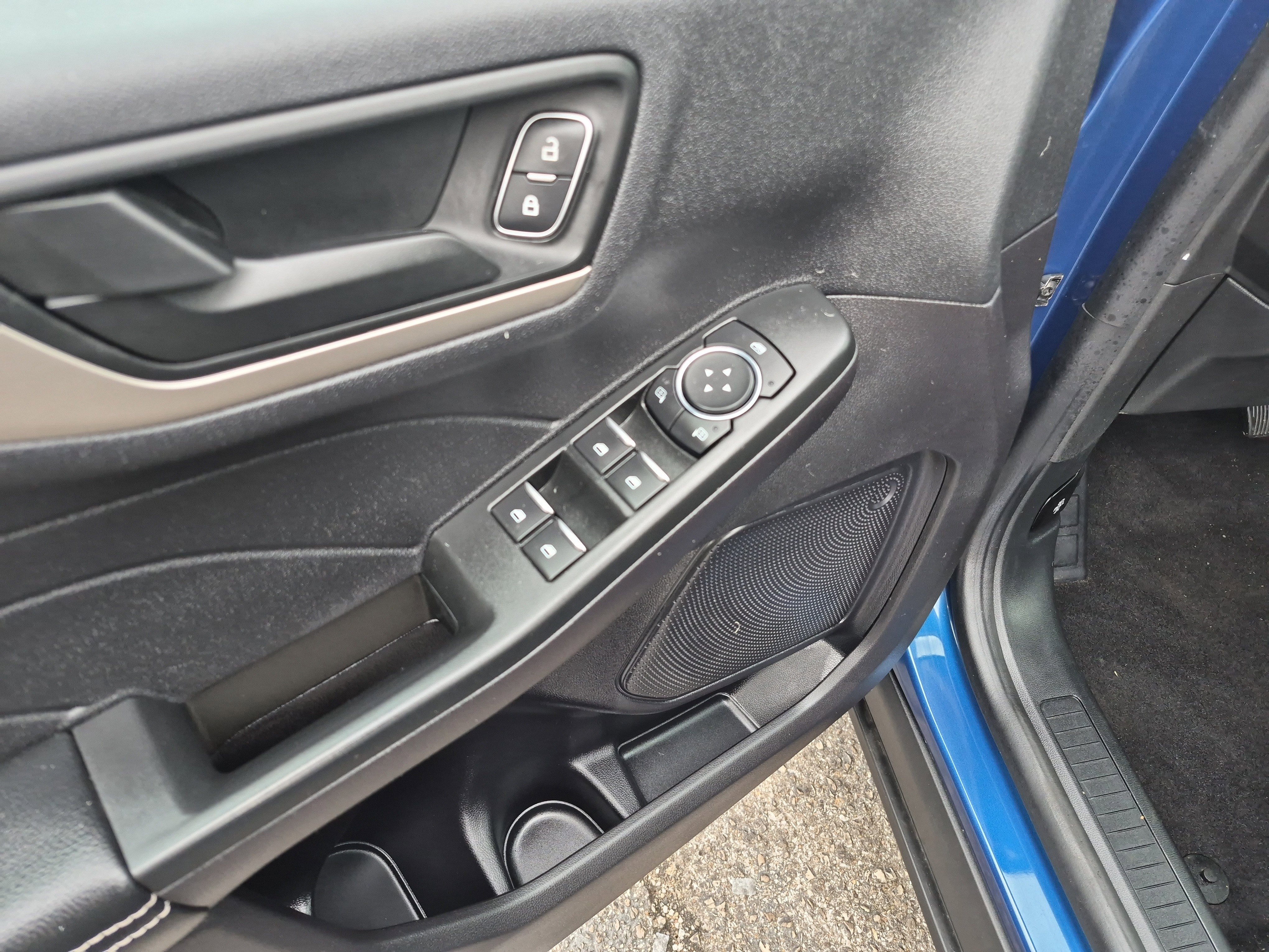 Certified 2022 Ford Escape SE image 9