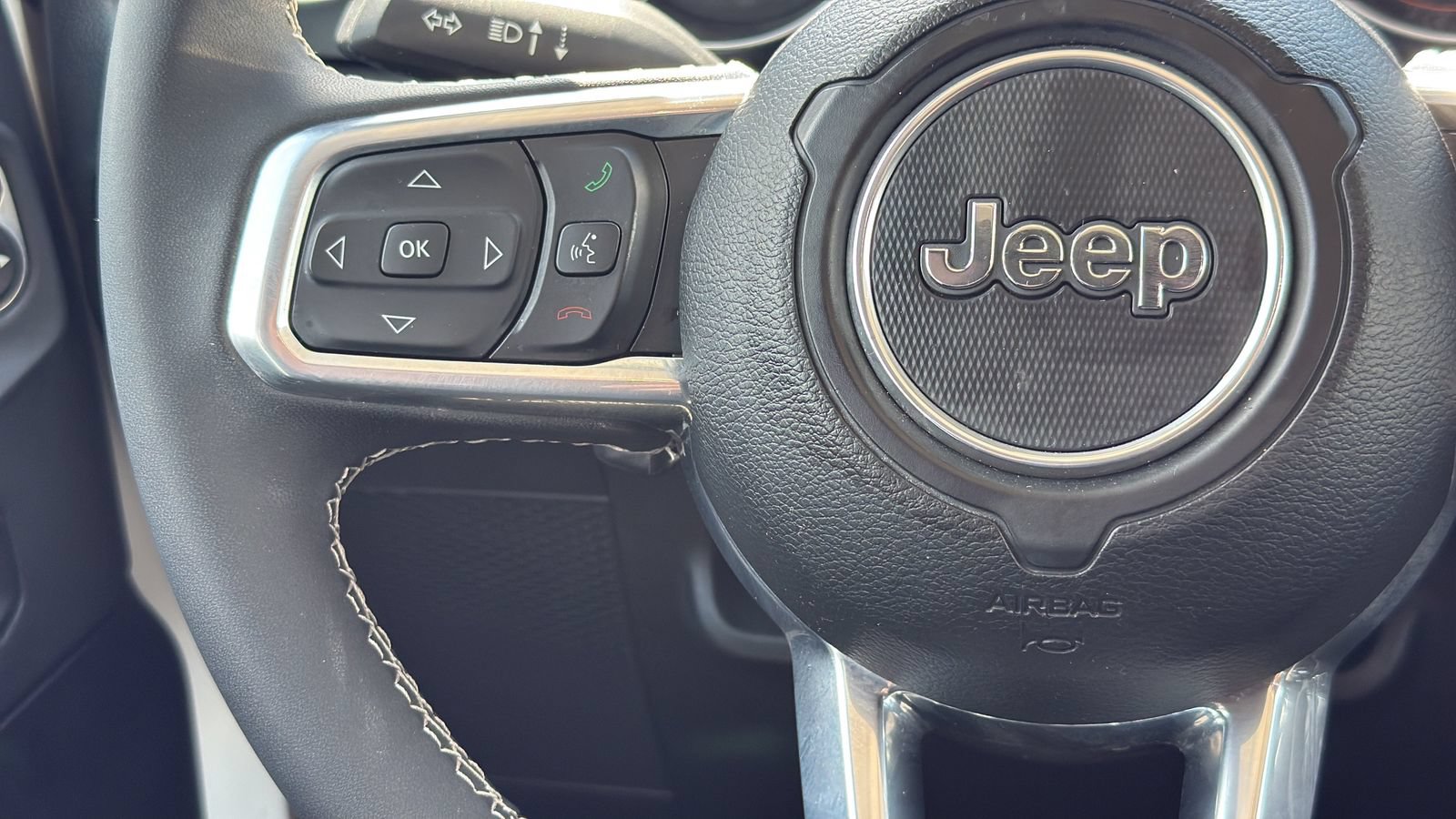 Used 2023 Jeep Wrangler Unlimited Sahara AWD/4WD image 16