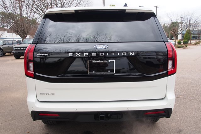 Certified 2025 Ford Expedition Active image 4