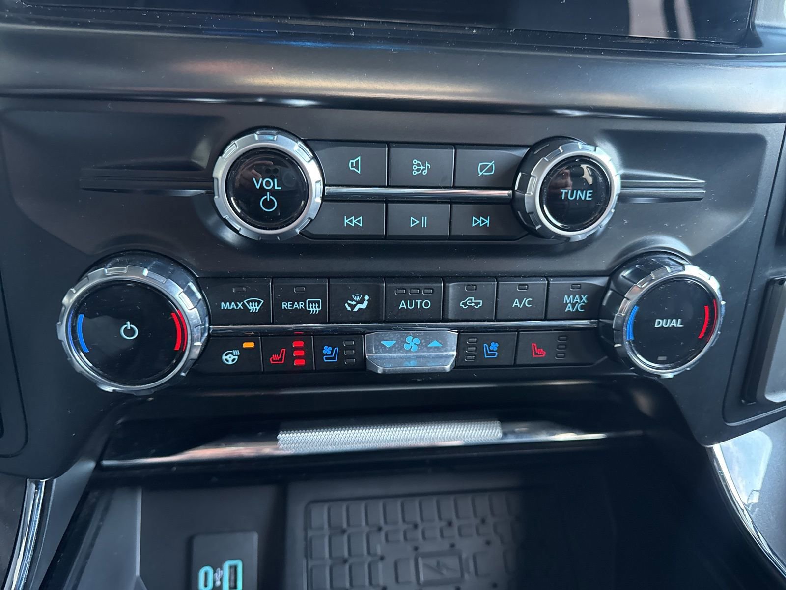 Certified 2023 Ford F150 Lariat w/ Equipment Group 502A High image 36