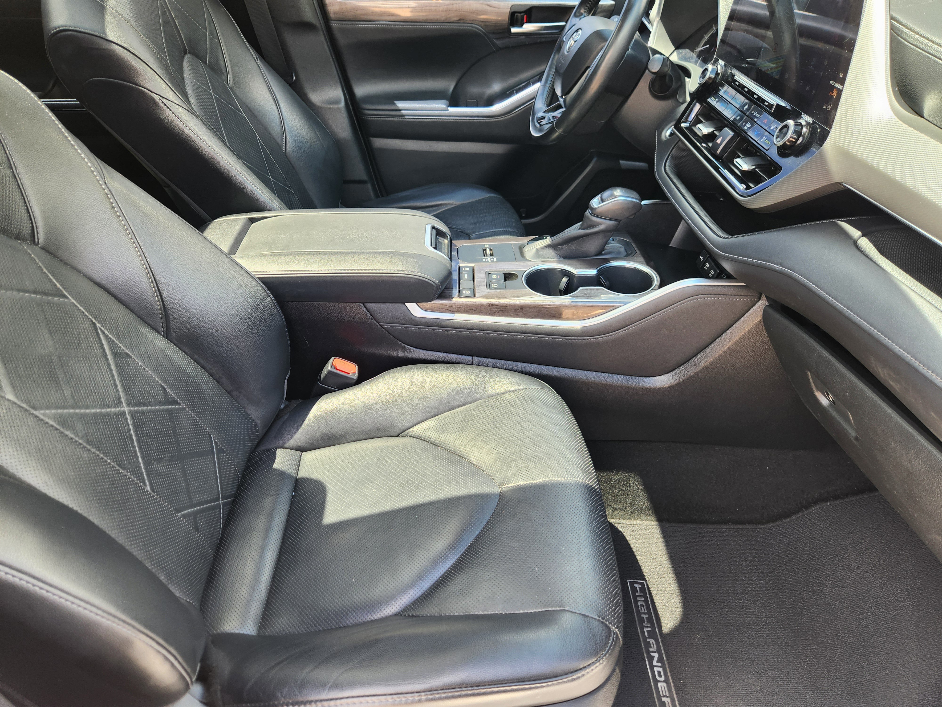 Used 2020 Toyota Highlander Platinum FWD image 10