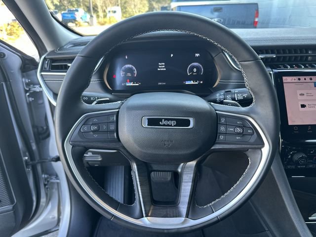 Used 2023 Jeep Grand Cherokee Limited w/ Luxury Tech Group II image 15