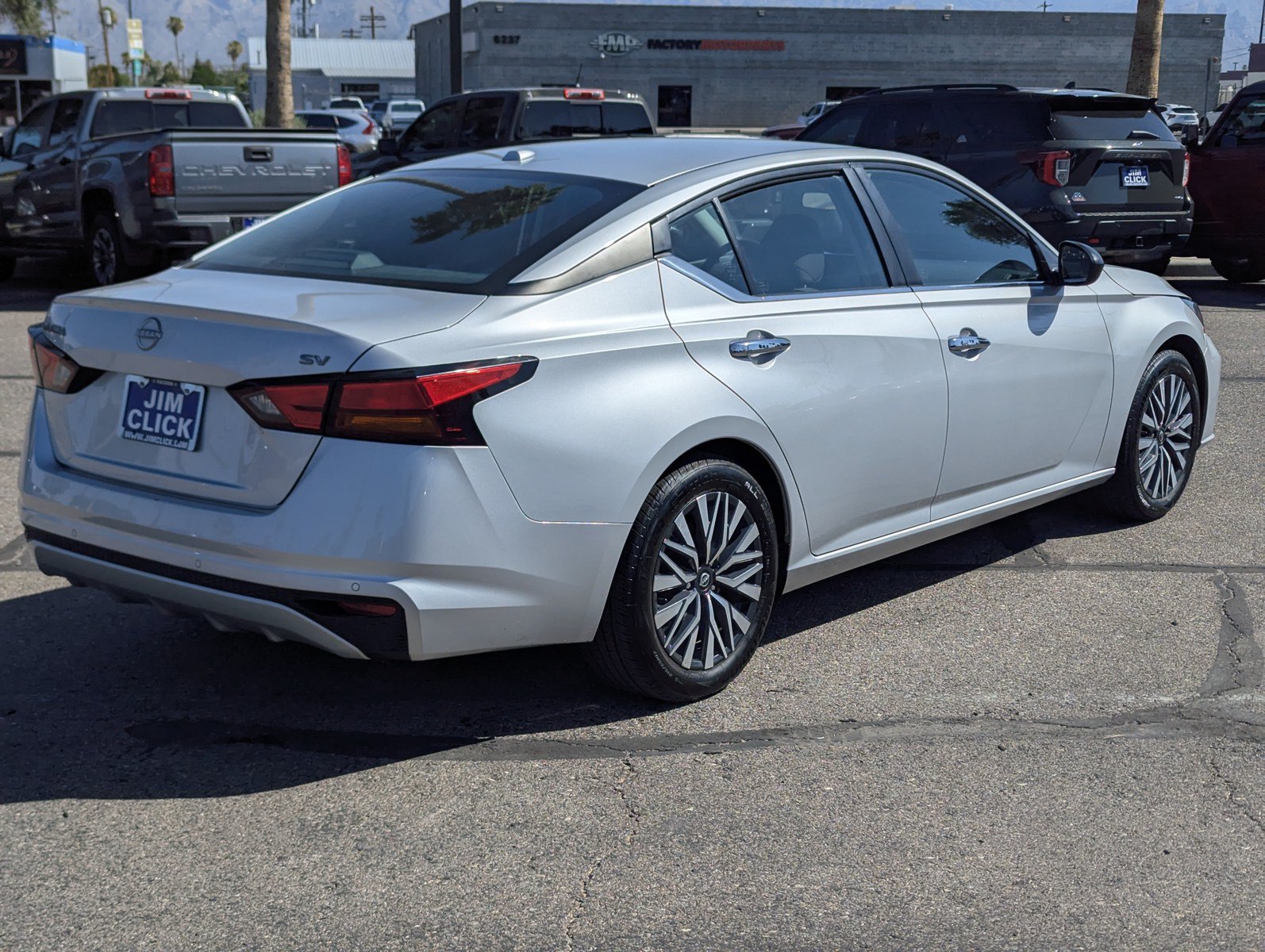Used 2024 Nissan Altima 2.5 SV FWD image 2