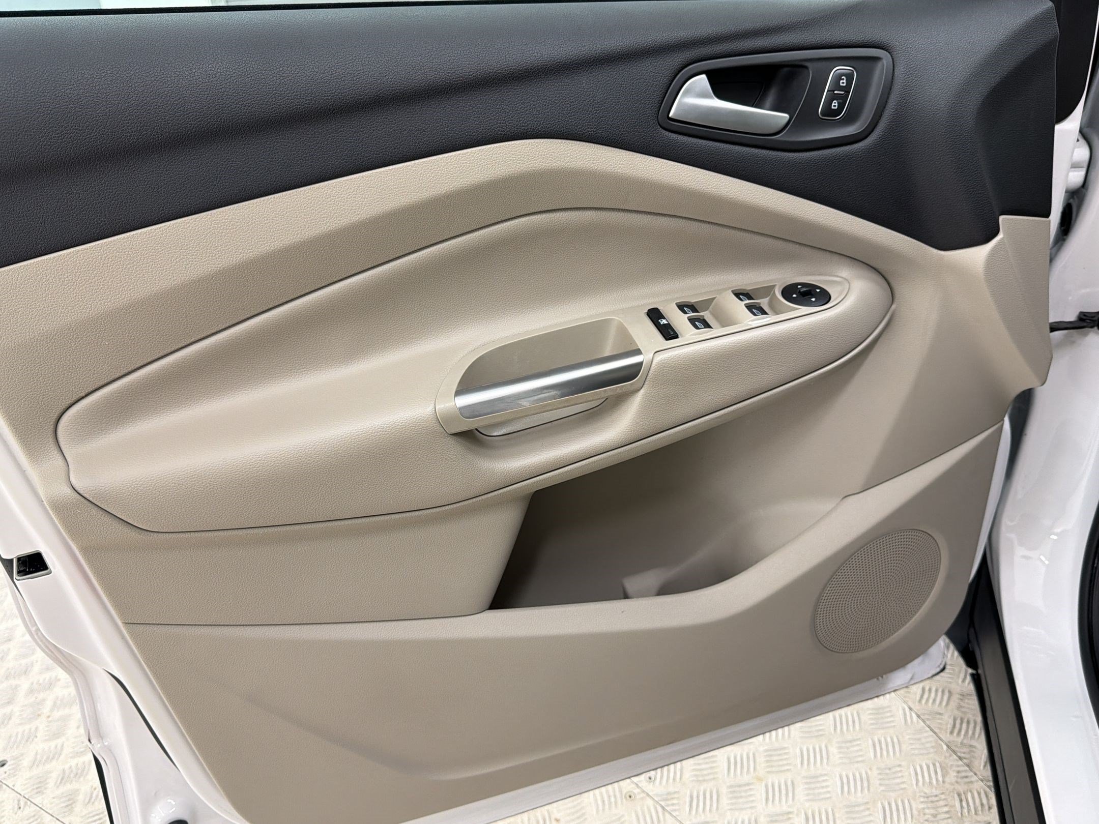 Certified 2018 Ford Escape SEL FWD image 12
