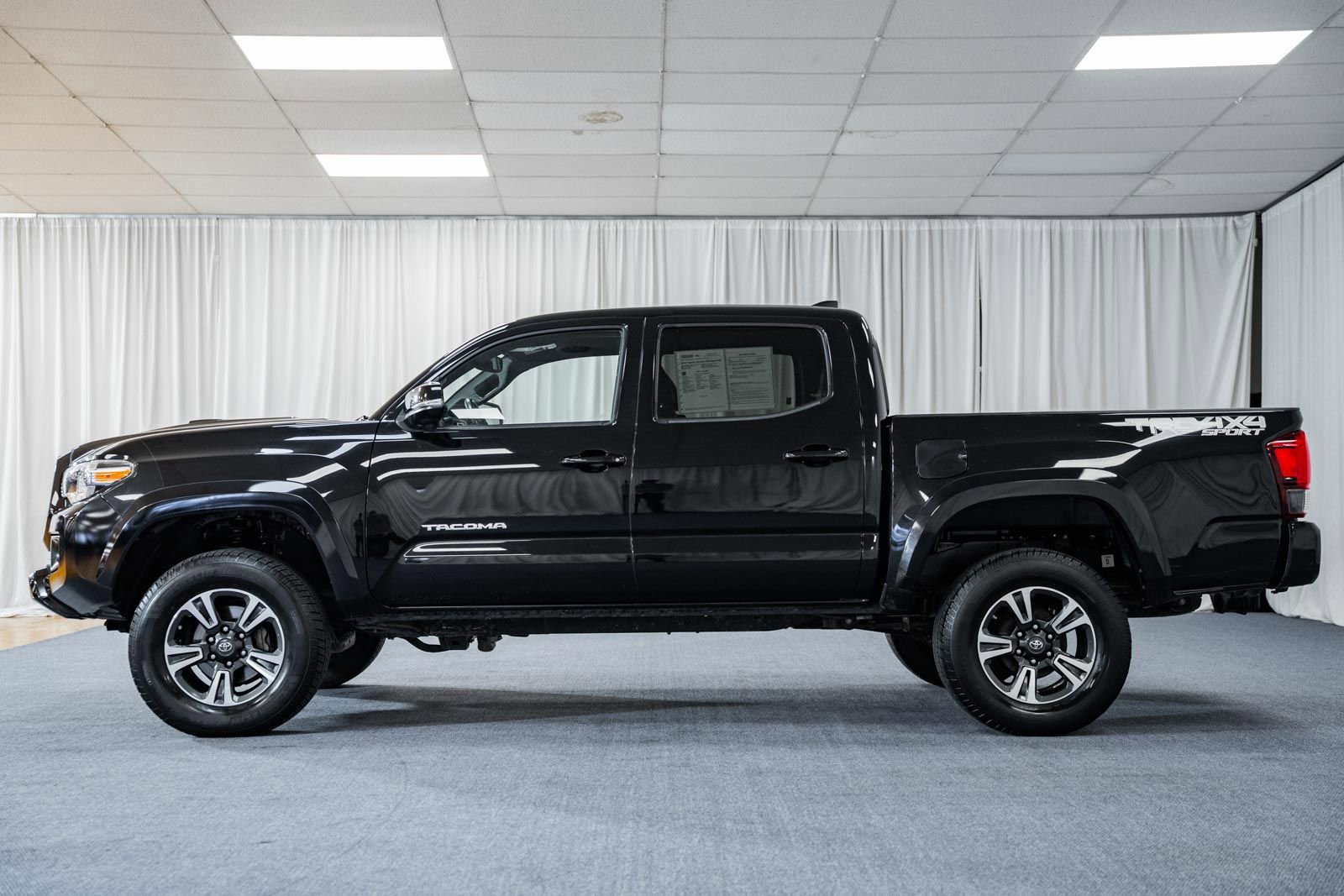 Used 2019 Toyota Tacoma TRD Sport image 5