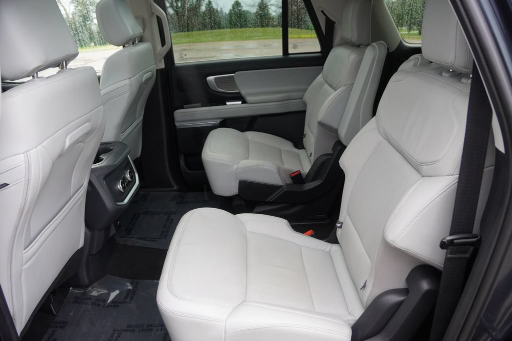 Certified 2025 Ford Expedition Max Platinum w/ Driver's Package AWD/4WD image 18