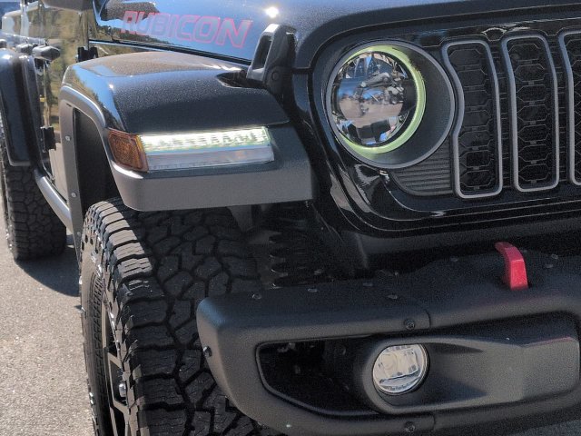 Used 2025 Jeep Gladiator Rubicon AWD/4WD image 11