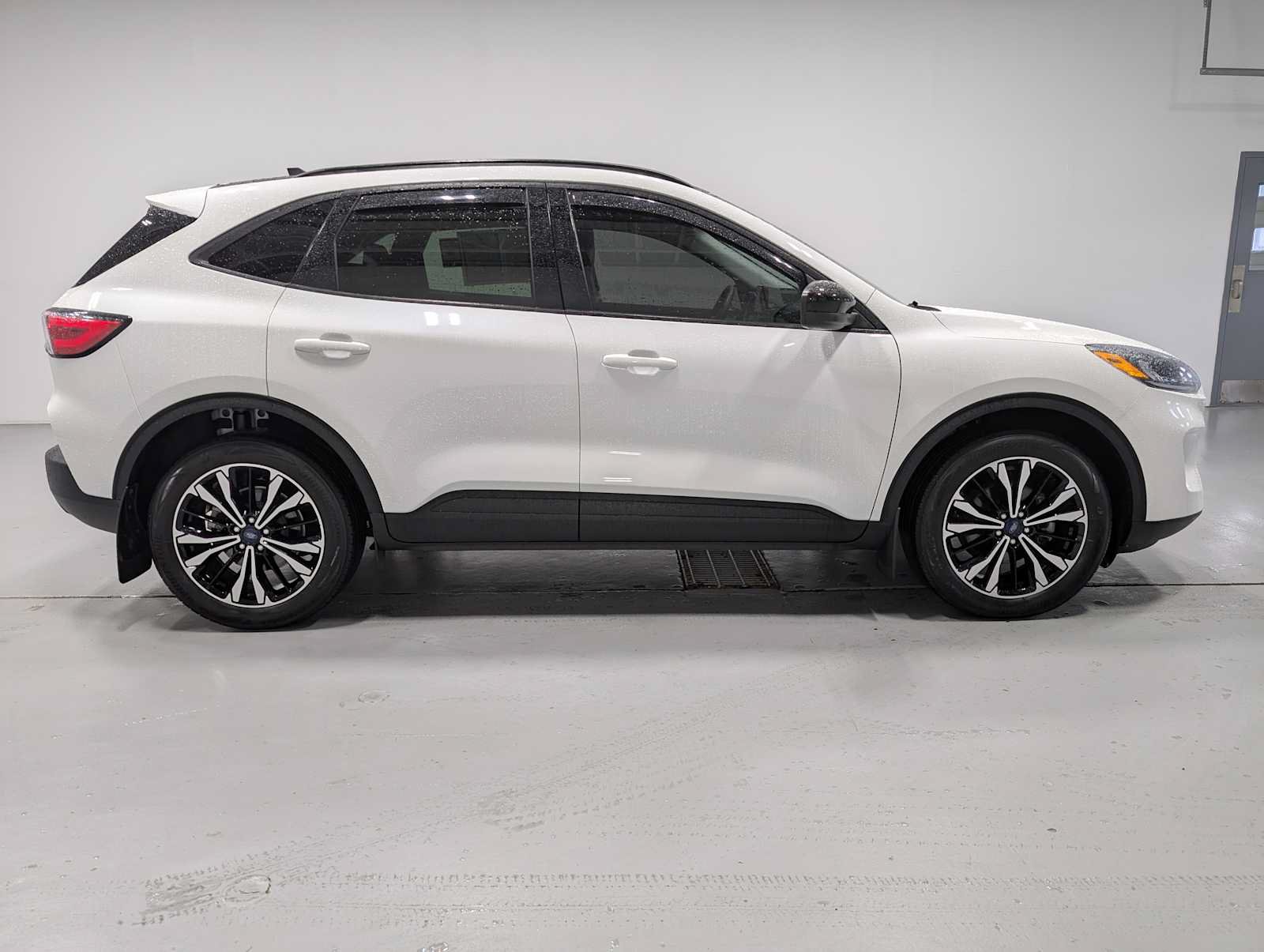 Certified 2021 Ford Escape SEL w/ SEL Stealth AWD Package image 7