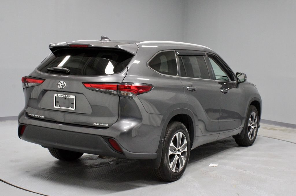 Used 2023 Toyota Highlander AWD image 10