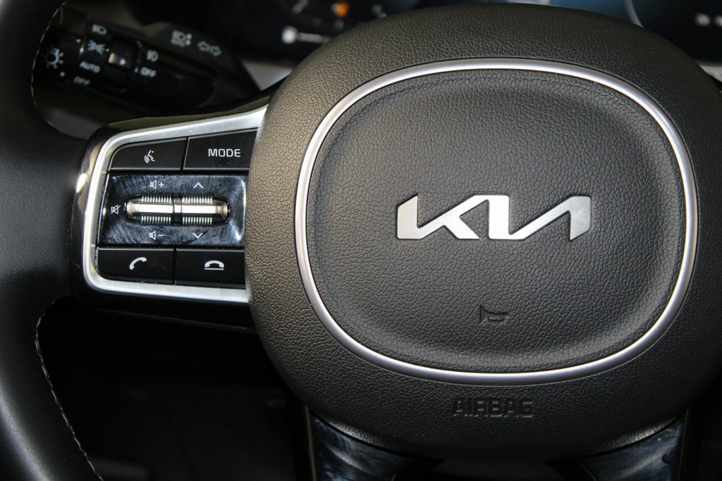Used 2023 Kia Sorento SX image 17