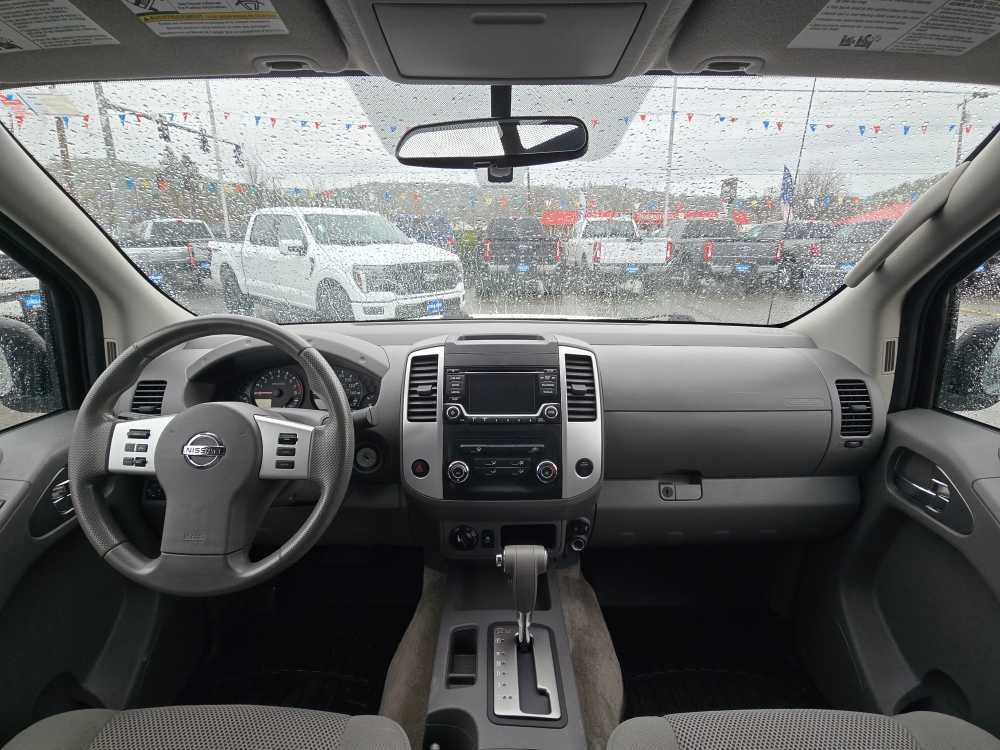 Used 2017 Nissan Frontier SV image 15