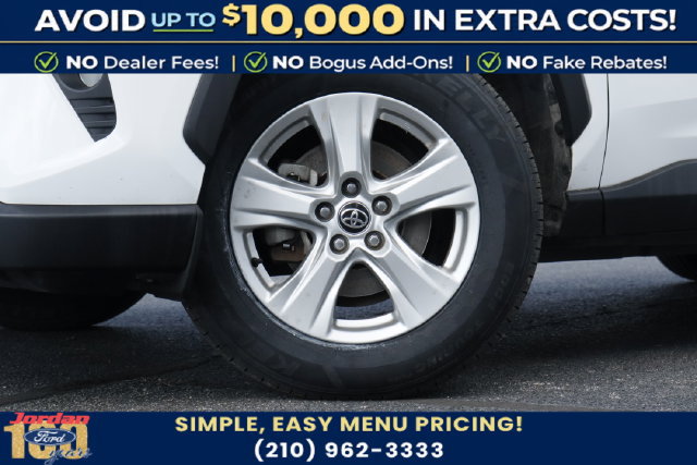 Used 2021 Toyota RAV4 XLE FWD image 3