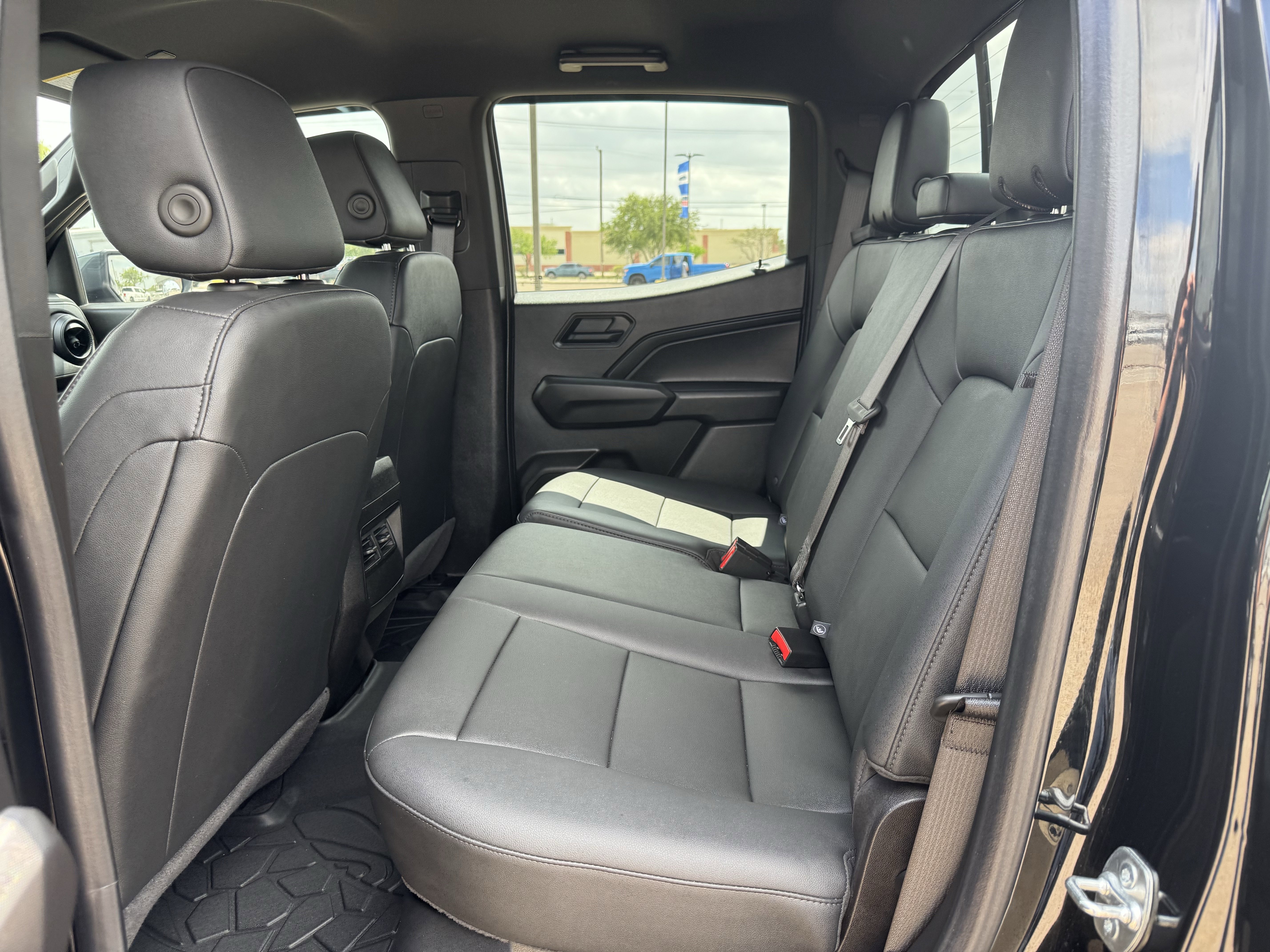 Used 2025 Chevrolet Colorado Trail Boss AWD/4WD image 25
